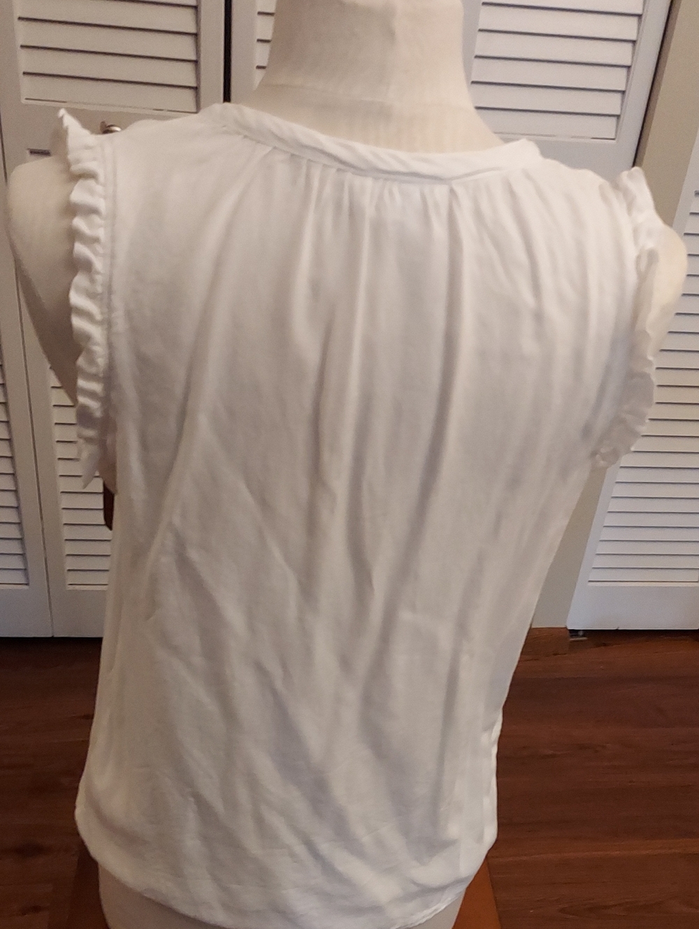 Cream Ruffle Sleeve V-Neck Button Front Top - Picture 5 of 6